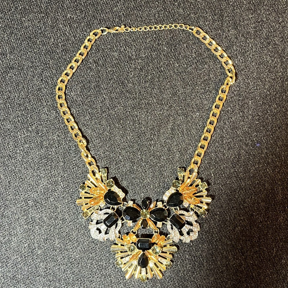 Vintage costume jewelry necklacece.